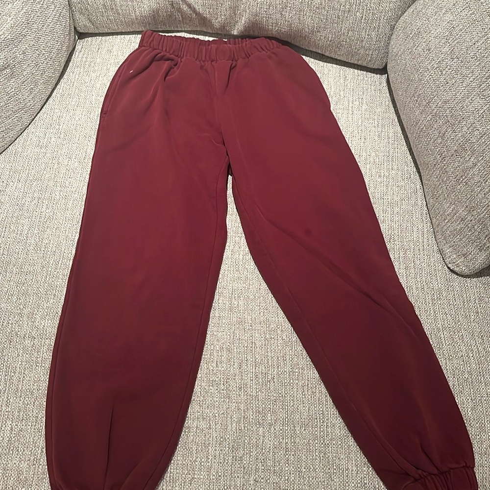 BRANDY MELVILLE SWEATPANTS ❤️